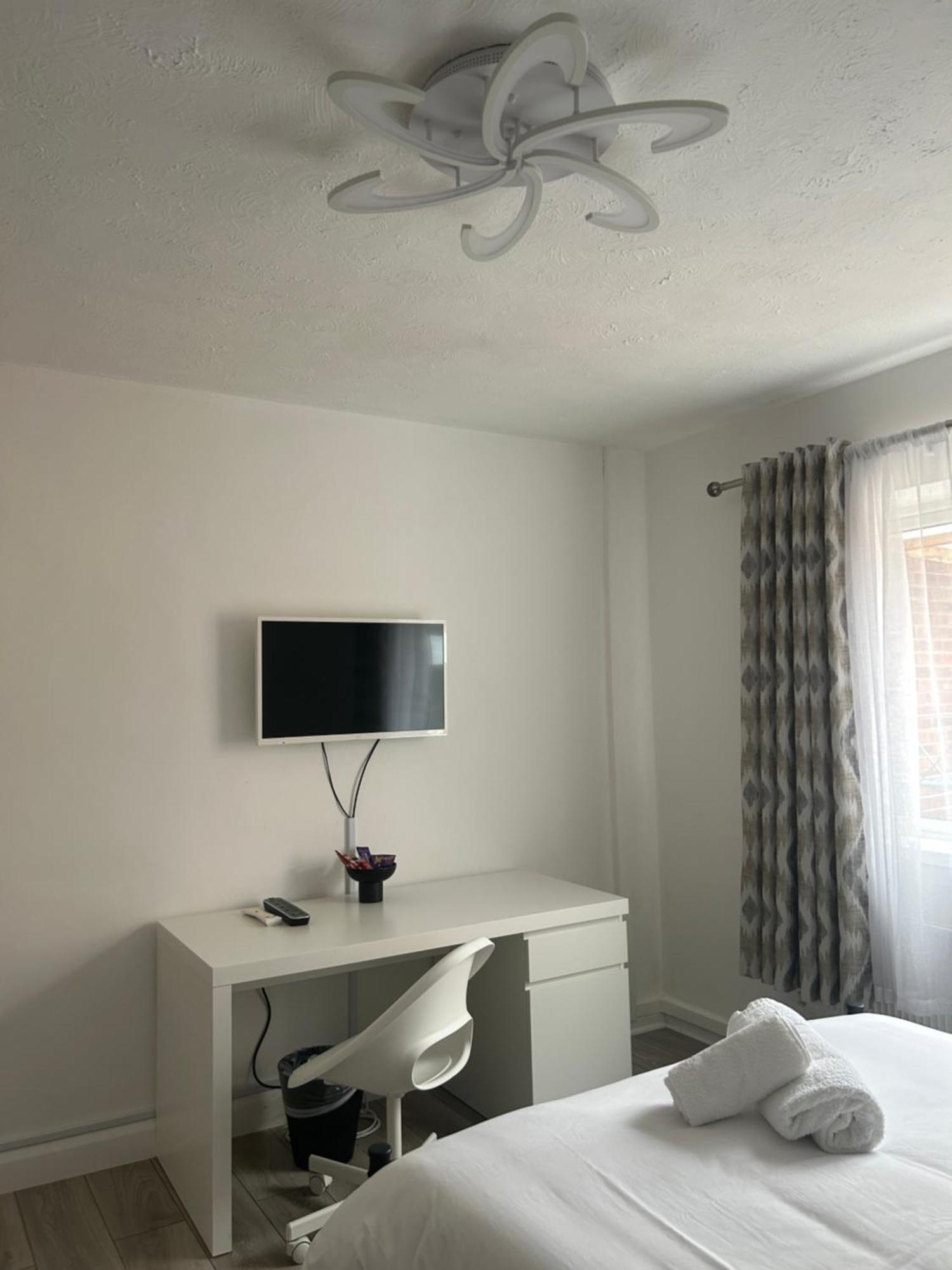 No6 Overnight Stays Free Onsite Parking Hindlip Экстерьер фото