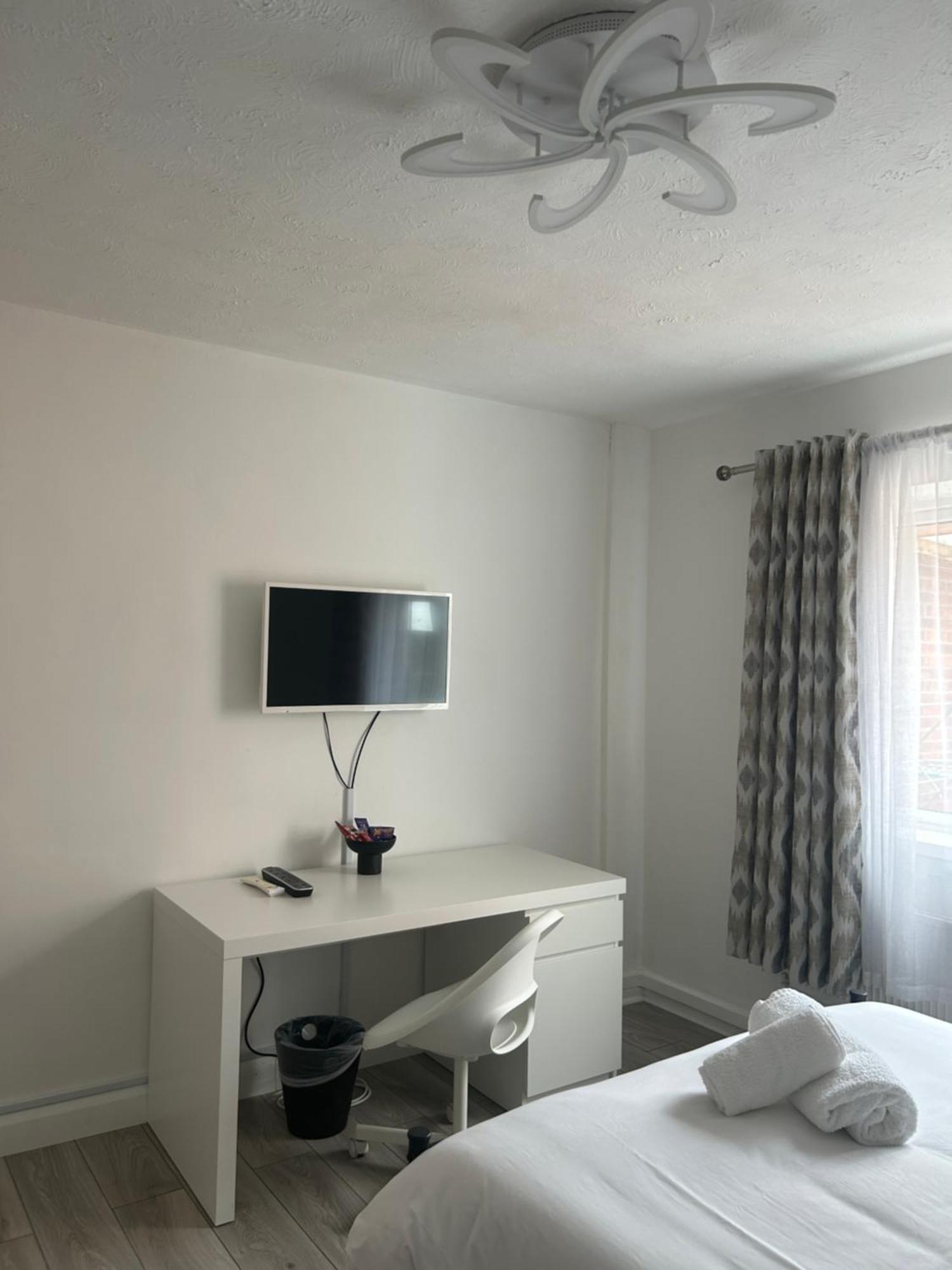 No6 Overnight Stays Free Onsite Parking Hindlip Экстерьер фото